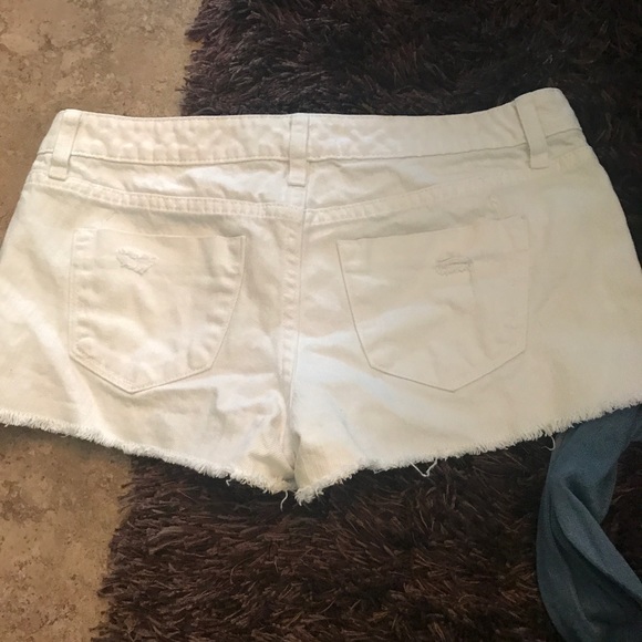 White distressed shorts - Picture 2 of 2